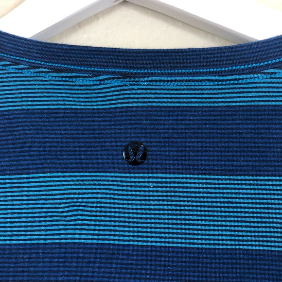 Men’s Lululemon V Neck Striped Tee - Picture 7 of 7